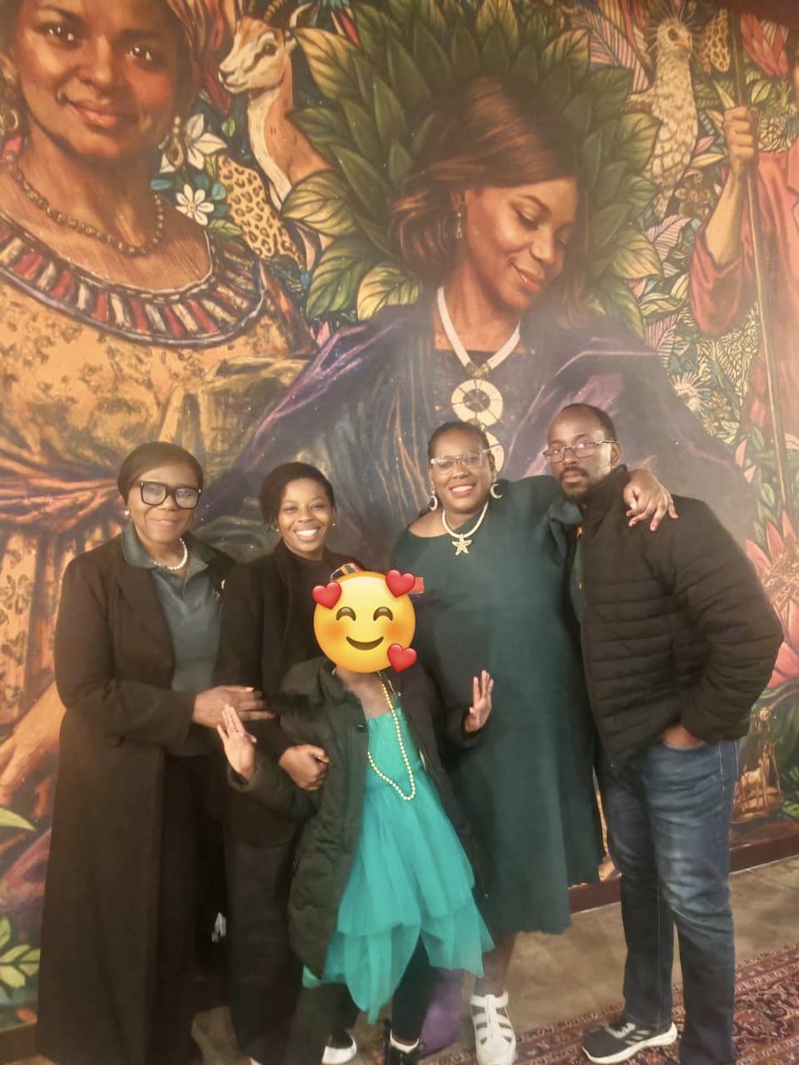 ThuliMadonsela3's tweet photo. Sometimes it just feels like the heavens are opening for you. That’s how my family and I felt today. 
Thank you #SmokePretoria owners and team. 
So much grace. So much kindness. 
Keep rising as you lift. #KindnessMatters 🙏🏽🌼 https://t.co/5Ct3L1u9G6