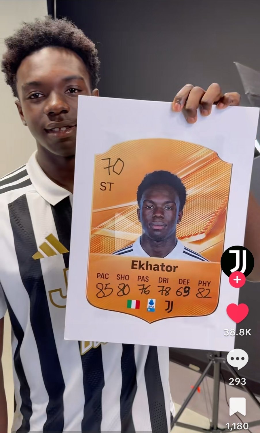 Juventus Revelaed the FC 27 Card Design?