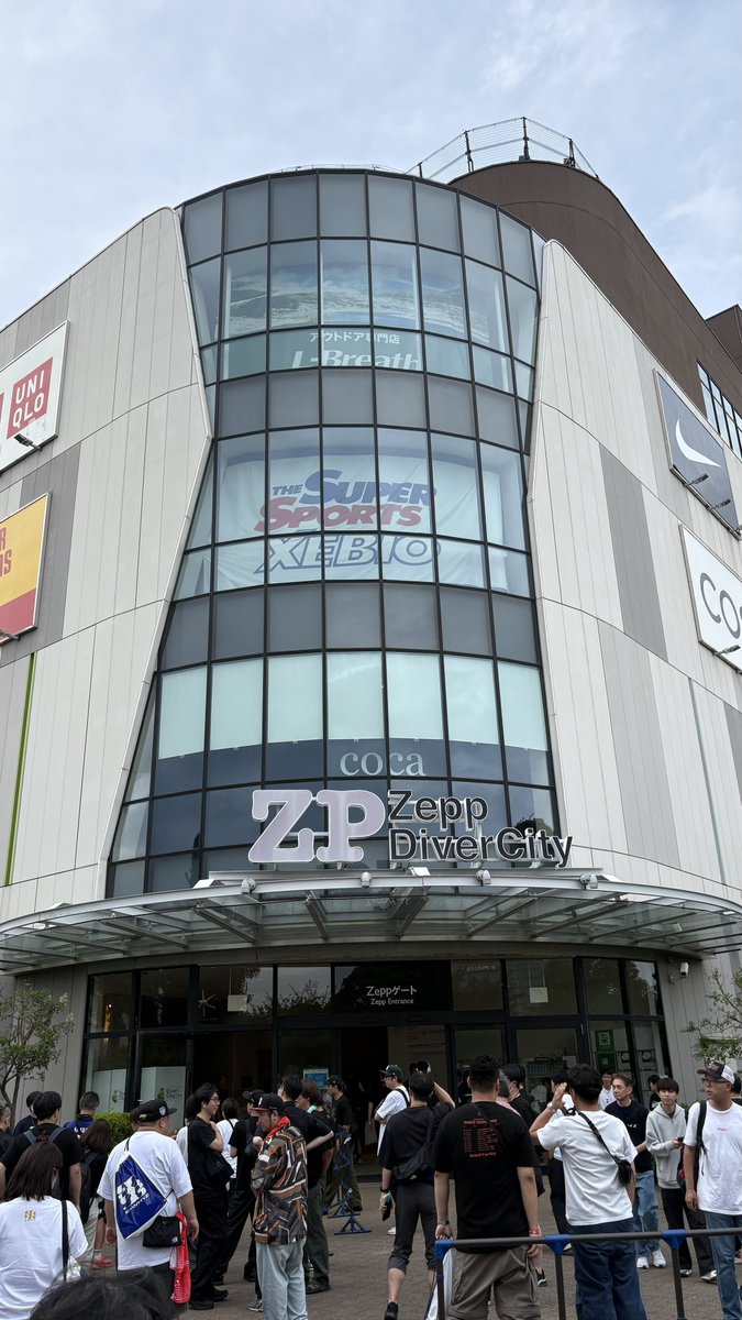 bigboxann's tweet photo. 3日目

旅のラストはExWHYZのラストツアー
東京公演。
今年に入ってから初のExWHYZライブ。
最近はあまり追えていなかったのだが、やはり彼女たちの生パフォーマンスは圧巻で、最高の2時間だった。来月末の解散に向けて、色々やるらしい。最後まで追いかけねぱ。
#ExWHYZお台場 
#ExWHYZラストツアー https://t.co/FDfFnnchS5