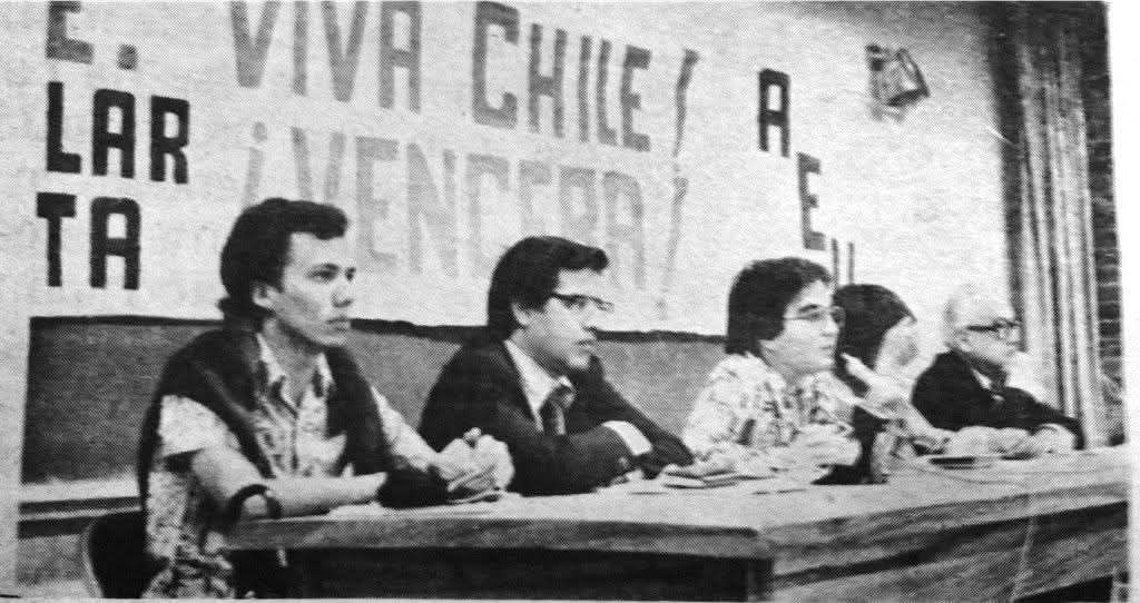 VictorRoblero5's tweet photo. Por muy diferentes que sean los tiempos, será nuestra vergüenza como generación el haber permitido que un grupo de miserables en complicidad con un presidente de derecha, que ni a progre llegó, nos hayan robado la universidad por la que dieron la vida Oliverio, Meme y Rogelia. https://t.co/yilQFfVpZz