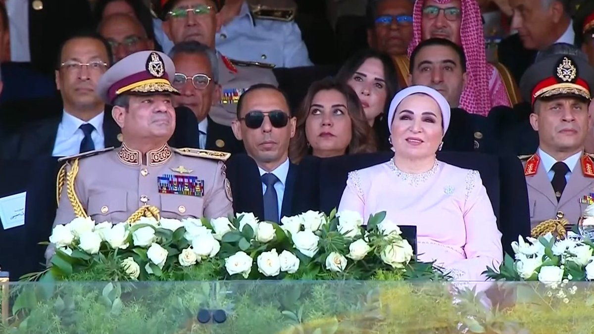 omarsays_'s tweet photo. عشان خاطري البس الواقي يا عبده 
متخافيش يا انتصار انا وسط ولادي في العاصمة https://t.co/ZNvSaduFaq