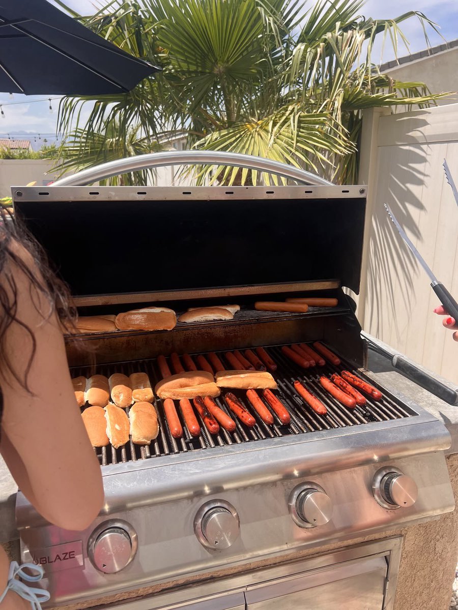 slauterr_'s tweet photo. grill master at ur service https://t.co/IaZagTCGUz