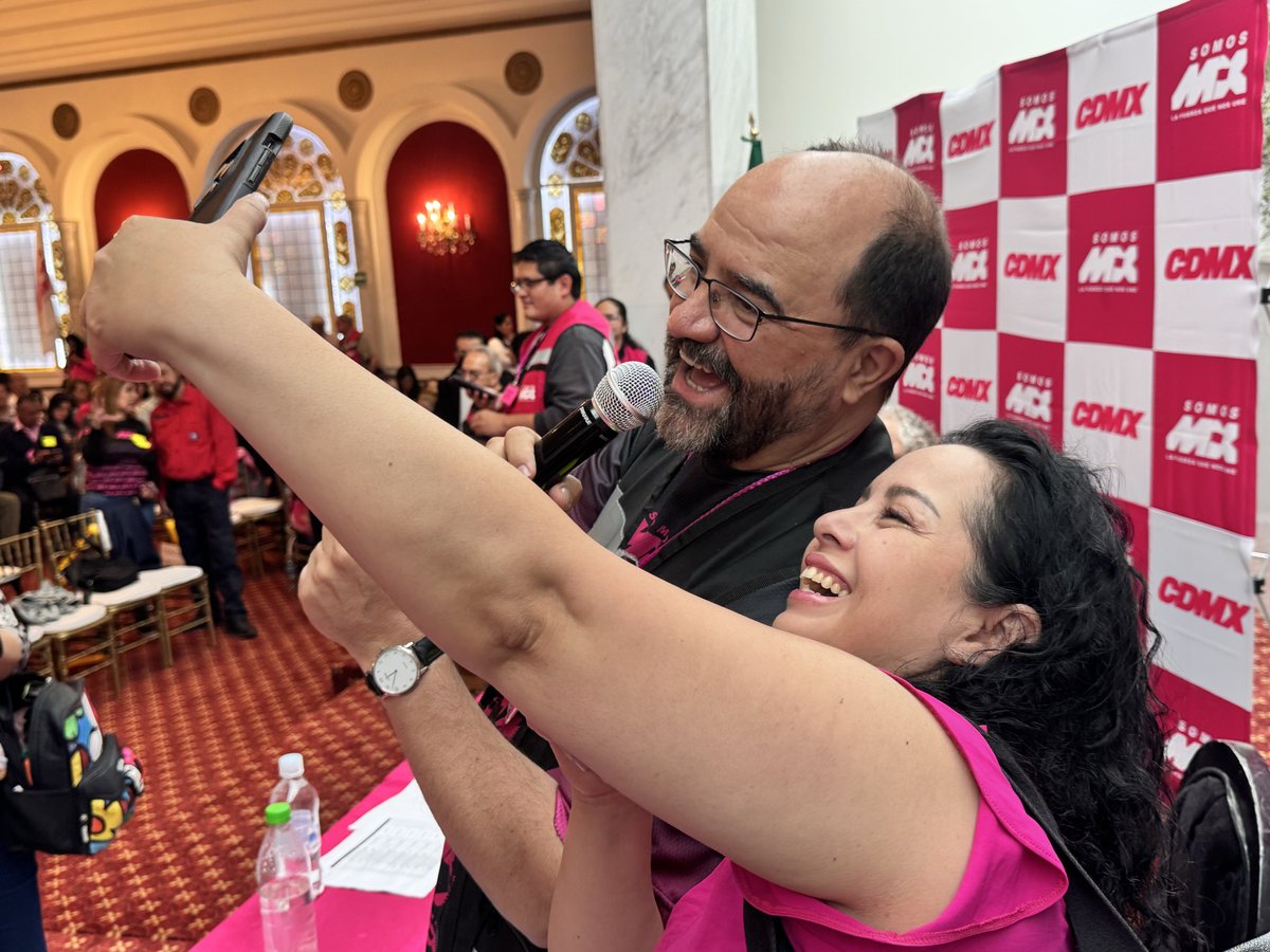 EmilioAlvarezI's tweet photo. LA CDMX SE VISTIÓ DE ROSA 🩷

Este día instalamos el Comité Estatal de la CDMX de @SomosMxMexico.

Seguimos trabajando en cada municipio y alcaldía, recorriendo todos los estados del país para consolidar la fuerza ciudadana que nos une. 

#SomosCDMX #EstamosEnLaBoleta2027 #MéxicoYaTienePartido