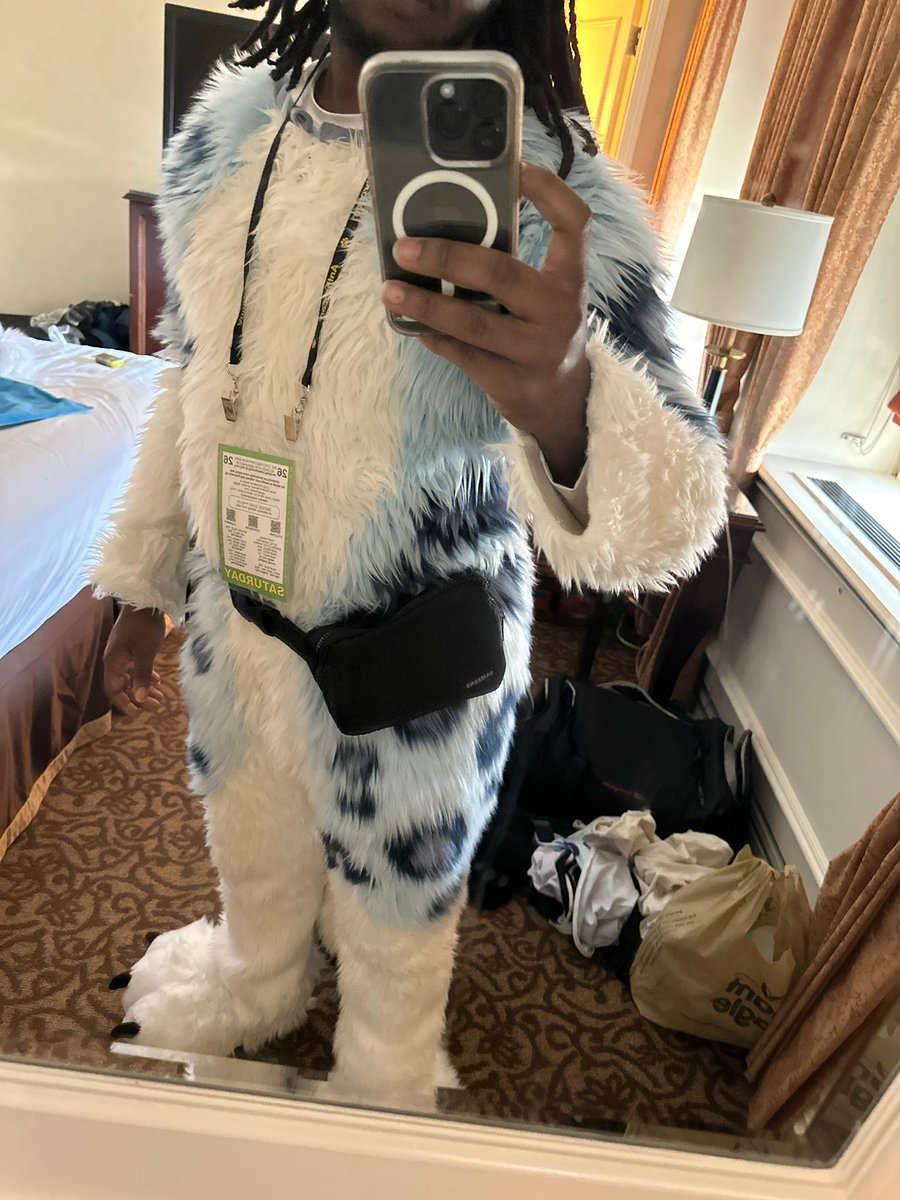 BlazeNote7's tweet photo. Yooo snep makin his way to the con Space stop me for a chat and some photos mew mew :3 https://t.co/iE9iPMMpcO