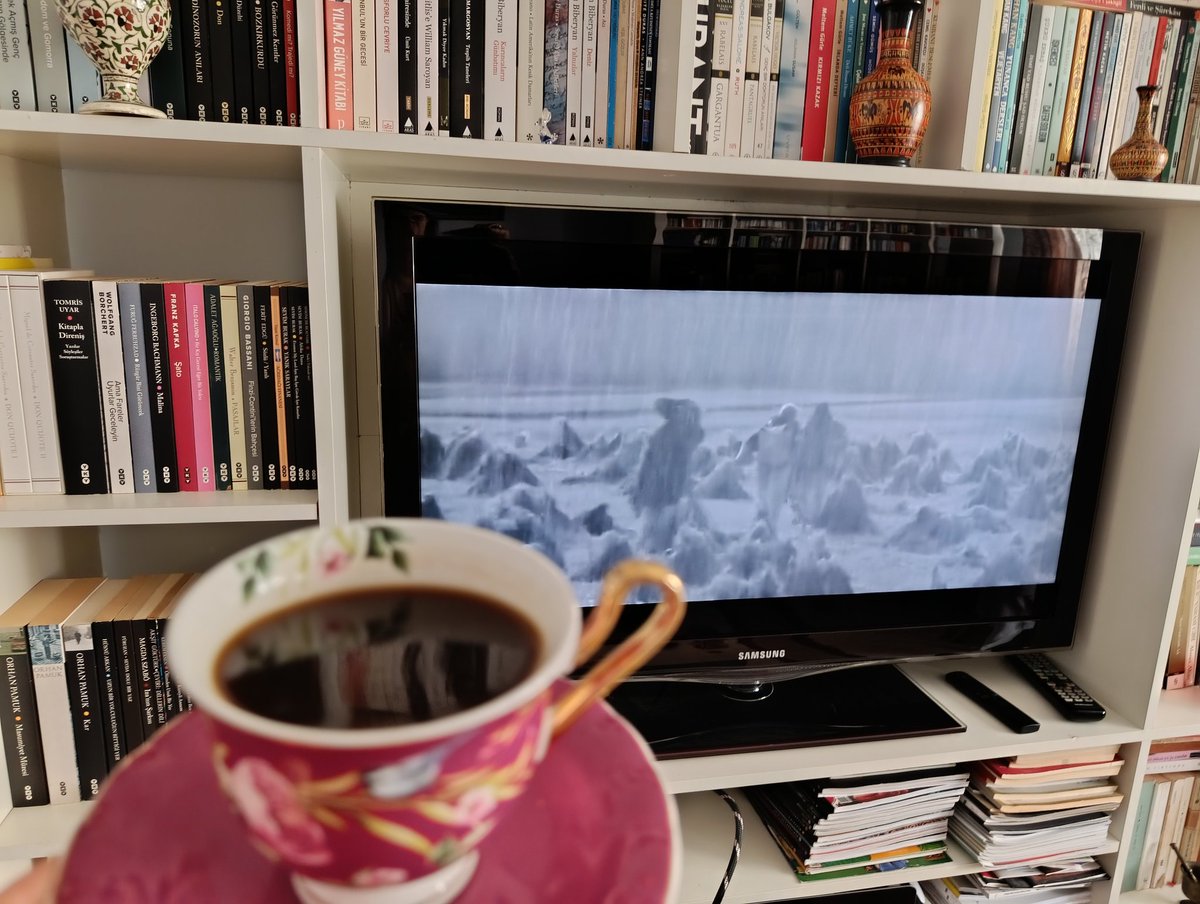 GorNevin's tweet photo. Tarkovsky 'nin izlemediğim tek filmi "Andrei Rublev" le buluştuk👏Bu film ve ustanın diğer filmleri için ne diyebilirim ki, şükredebiliyorum ancak bu sinema büyüleri, her bir kare, sözlü sözsüz cümle için🎞️🌟"Bilgeliğin arttığı yerde keder de artar..." #tarkovsky #andreirublev https://t.co/LiHi91or9H