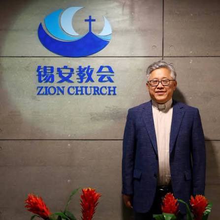 frances_hui's tweet photo. Incredible to hear that #PastorEzraJin is free, has just arrived in LA, and is finally reunited with his family.🥹

It has been a privilege to stand beside @GraceJDrexel &amp; witness her strength with @bill_drexel's support as they fought for her father’s freedom. (1/3) https://t.co/6qlWlEYffY