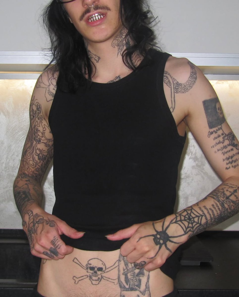 inv4Zion's tweet photo. sobre mim.    
★ nome: Zim
★ sexo: de vez em quando
★ mbti: alien
★ aniversário: todo dia
★ altura: 1.98
★ sexualidade: biiiii
★ pets: gir
★ piercings: !
★ tattoos: 👍
★ cor fav: verde
★ time: FLAMENGO https://t.co/3y38EojEb7