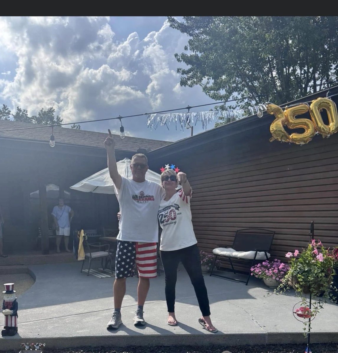 sms_shine's tweet photo. My bro and I out here celebrating 250 years of thee United States of America @sophaller style 🇺🇸❤️🤍💙☝️👉👈👆👇 https://t.co/n9unJ6WzlL