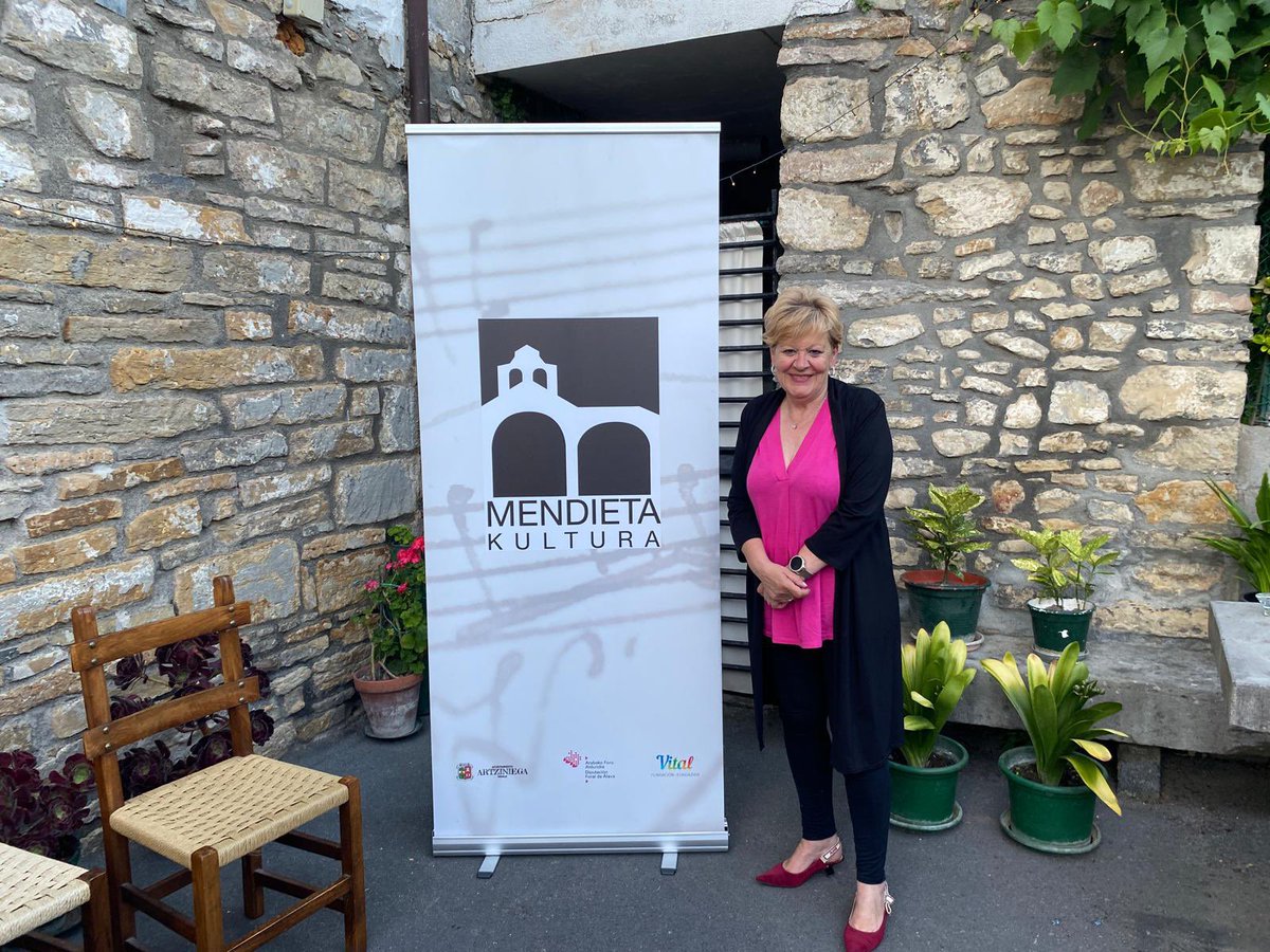 AdelvalDFA's tweet photo. 🎻🎶 Hoy en #Artziniega hemos vivido el concierto del 10º Ciclo de Conciertos en el patio del Convento de las Madres Agustinas, un lugar precioso para deleitarnos con magnífico repertorio del Dúo Asaba.

📌 Más información: https://t.co/u6pHNvpFlv https://t.co/bZDbtRSM5G