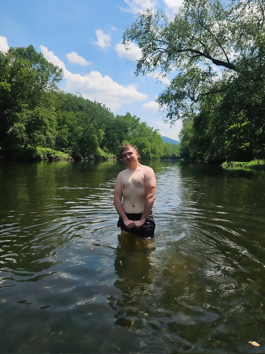 mtn_meat's tweet photo. River day 💦
my farmers tan is insane https://t.co/cYg8msGGVc