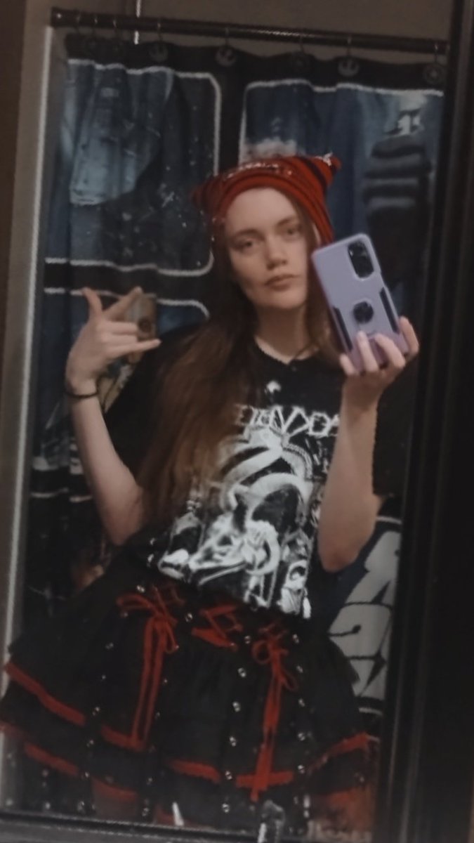 HeatherLG_VT's tweet photo. As a @HotTopic partner it's my obligation to show off the cool outfit I got today especially this cool @blackveilbrides tshirt.
#hottopicpartner https://t.co/GI7d1CMU1Z