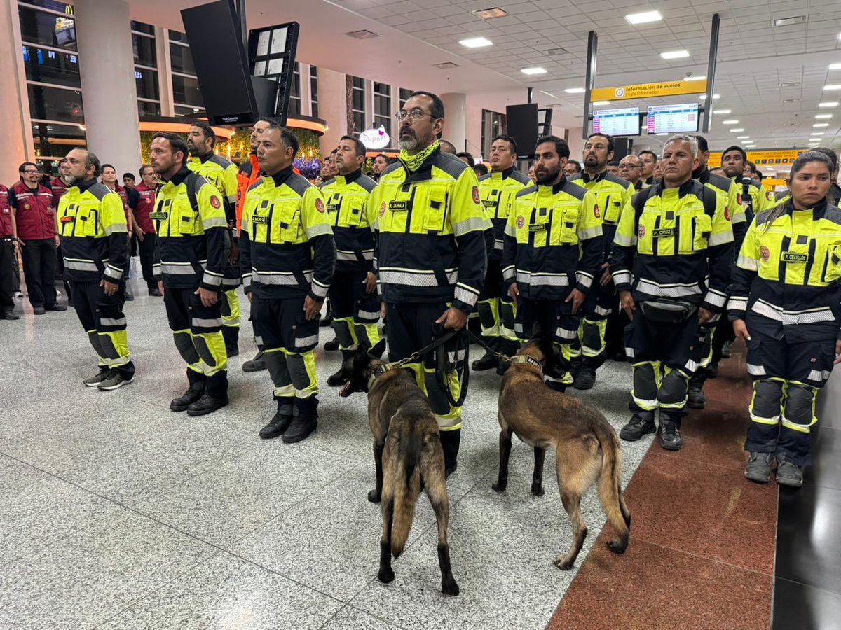 BCB_Samborondon's tweet photo. 🇪🇨🧑‍🚒De regreso a casa, con el deber cumplido.

Después de 7 días de una intensa misión humanitaria en Venezuela, el equipo del BCBG USAR ECU-11 vuelve al Ecuador con la satisfacción de haber puesto su conocimiento, experiencia y vocación al lado de quienes más lo necesitaban. https://t.co/BoiRiIoqNz