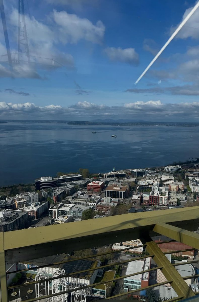 hjhennen's tweet photo. quick day trip up i-5

hellooooo seattle
#spaceneedle 
#imgonnadie https://t.co/3FOGJ7xz9f