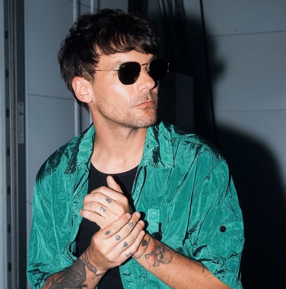 just louis tweet media