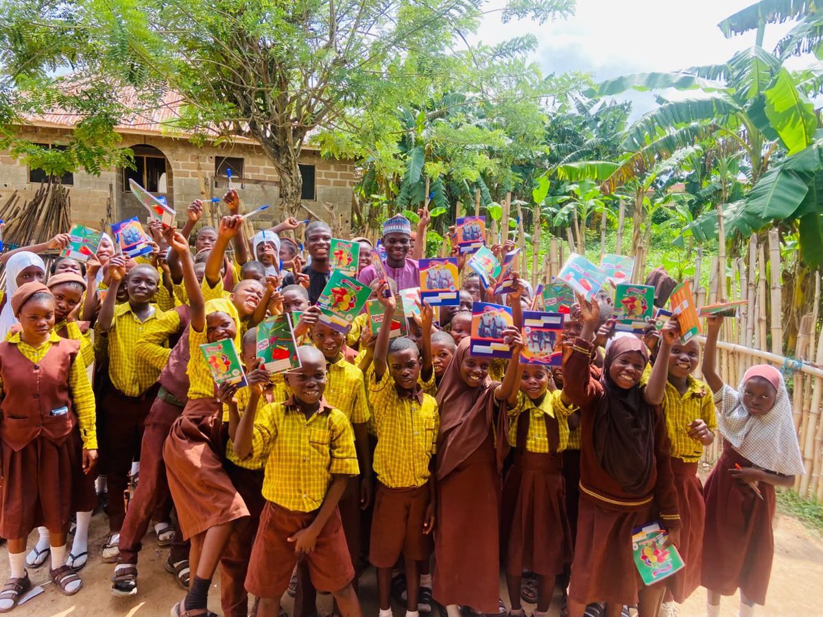 Podiu_mpath's tweet photo. At Podium Path, we believe every child deserves access to quality education and the resources needed to dream bigger.

This outreach is more than a donation; it’s a reminder that investing in children is investing in the future. Thank you to everyone who supported this mission. https://t.co/YPw9E95Nld