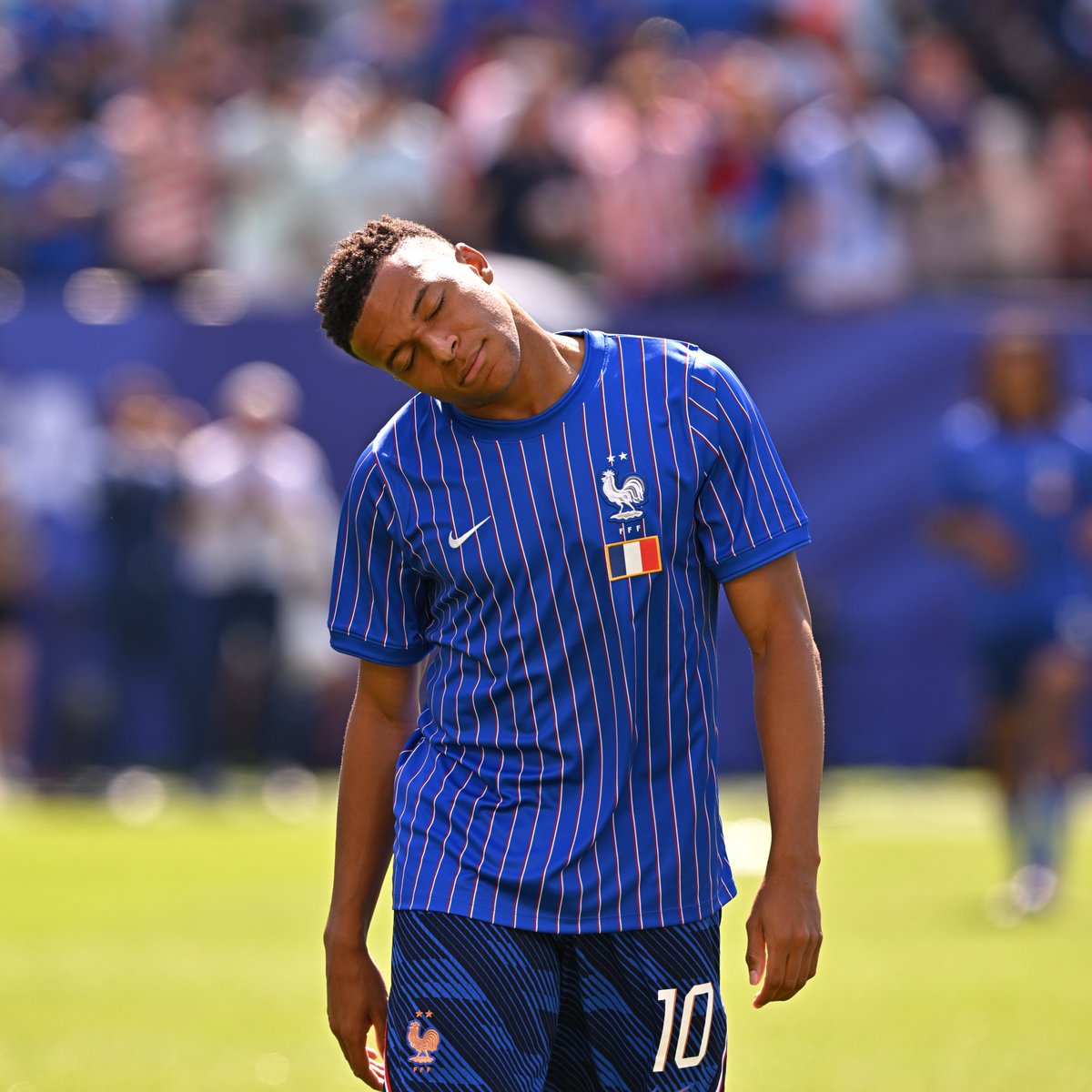 equipedefrance's tweet photo. 🧘‍♂️💙

#PARFRA #FIFAWorldCup https://t.co/xFm8FZq8Ad