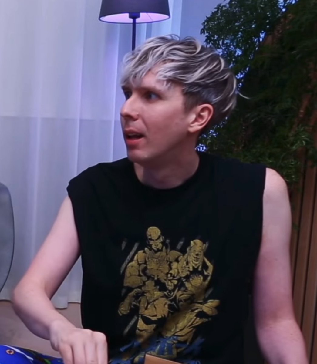 isimswyn's tweet photo. well here’s someone who didn’t black out during the pinof kiss https://t.co/cbjbCErtA1