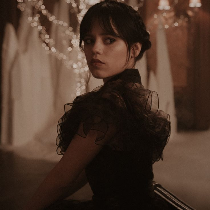 Lollipop_Raven's tweet photo. 𓄯੯·̀͡⬮ Thread completamente aleatória convencendo você que a Wednesday Addams é secretamente o Snoopy °❀.ೃ࿔* https://t.co/3mx36bLtnA