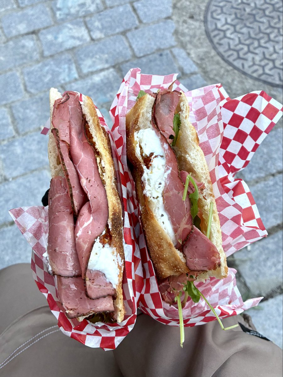 svbrwnd's tweet photo. Je suis allée tester pour vous et c’est un 10/10, qu’Allah fructifie le commerce du frère, il nous a fait goûter les charcuteries etc et c’était EXCELLENT et vraiment généreux Allahouma barik 

📍MON ITALY, 11 rue des Panoyaux, 75020 Paris https://t.co/xN9QaHMLrF