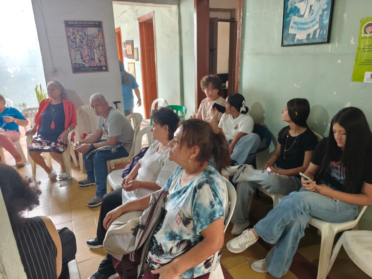 FunSumapaz's tweet photo. 🚨Iniciamos la segunda #Cohorte del Taller Básico de Cuidado, Autocuidado y Manejo del Riesgo, dirigida a #PDDHH y líderes sociales de #Medellín. 

Un proceso liderado por la @FunSumapaz, con el apoyo de la @fidh_en, para fortalecer el bienestar y el cuidado colectivo.
#DDHH https://t.co/V0e94kJYHm