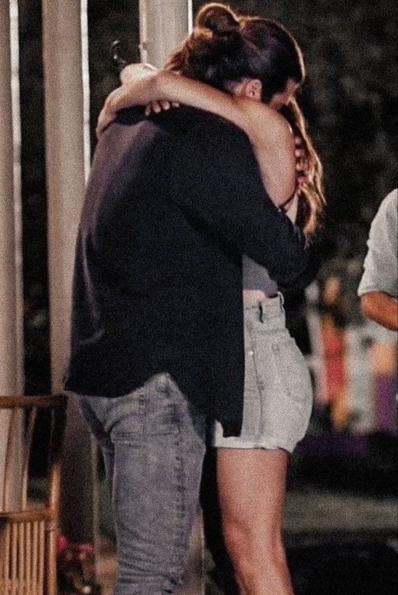 69Fenice's tweet photo. Il cuore è come la notte, 
ha spazio per una sola luna.
(cit.)
İyi geceler kızlar 🫶🏻✨ 
#CANEDEMETUNICAREALTA ❤️‍🔥❤️‍🔥 https://t.co/csWWeA5Mz4