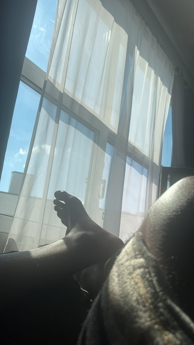 _Tall_Guy__'s tweet photo. Relaxing 😌 https://t.co/T66A96IKU4