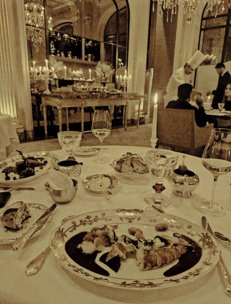 DIRTYMONEYTALK's tweet photo. ⠀

     ⬩ nada  como  um  jantar  e  um  bom  vinho  com a companhia certa ⬩

⠀ https://t.co/SplyZxtVog
