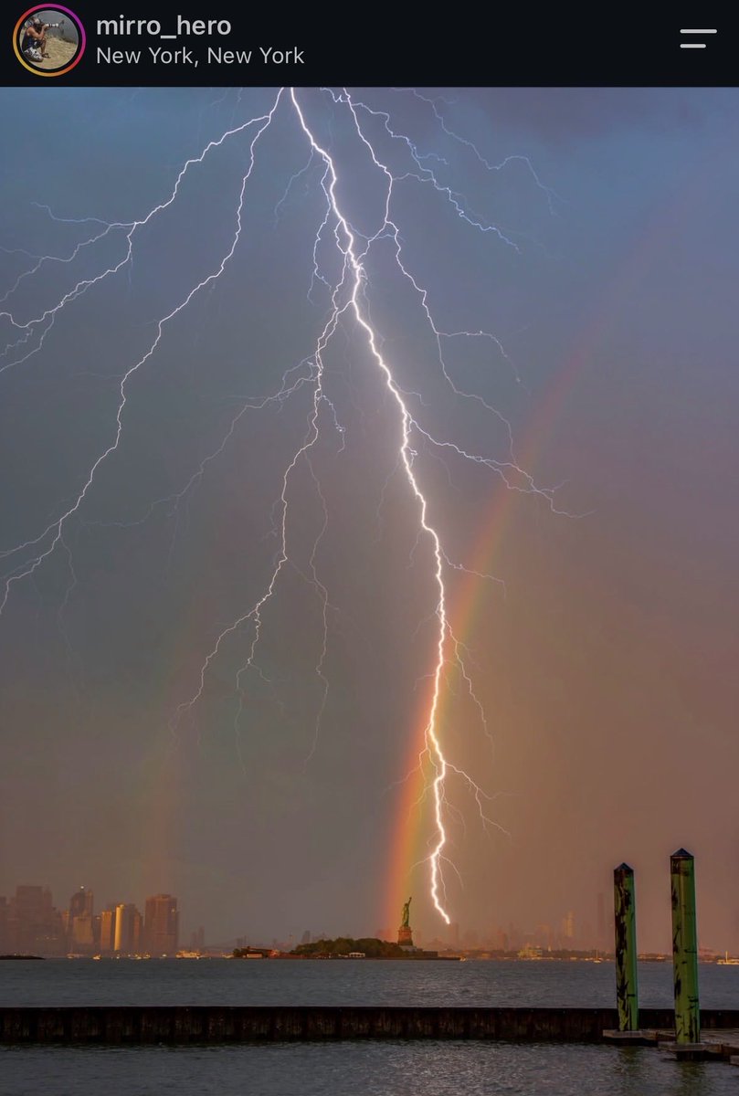 swiftpals's tweet photo. Dancing through the lightening strikes 🌈⚡️ https://t.co/JXtWFEwsQv