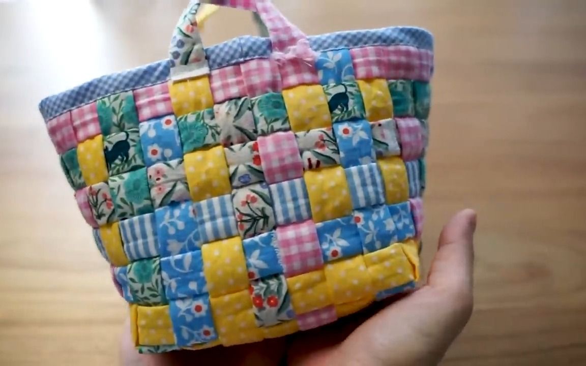 Suryapr80573387's tweet photo. Just finished this cute handcrafted woven pouch with leftover fabric scraps  Perfect for storing small trinkets u0026 it’s zero-waste! #DIYHandmade， https://t.co/4sNoJ9ojuP