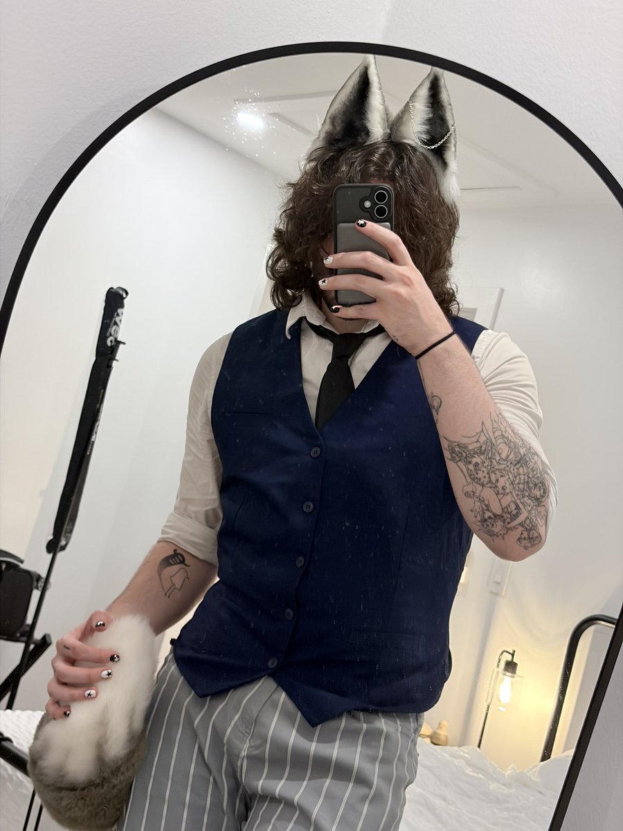 RickyyIRL's tweet photo. I really like dressing up as a wolf 🐺 https://t.co/wwGlUCv9hV