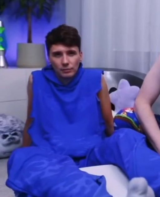 BobaBells's tweet photo. welcome to Dan and Phil where we are learning how to sit https://t.co/e1dpZa6Zlr