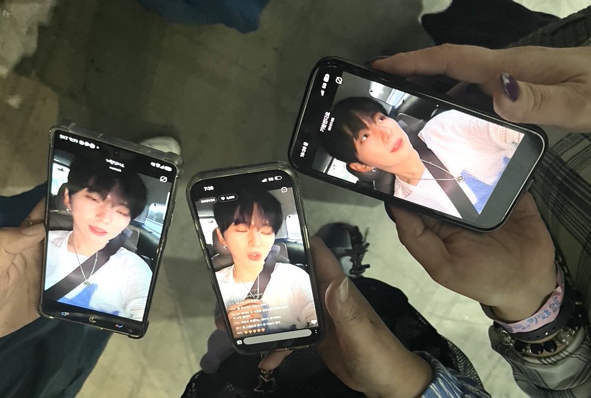 yandyoon's tweet photo. 팔레트끝나고 다 갈이 기현버블보기🤣 https://t.co/uf0Y3cseXw