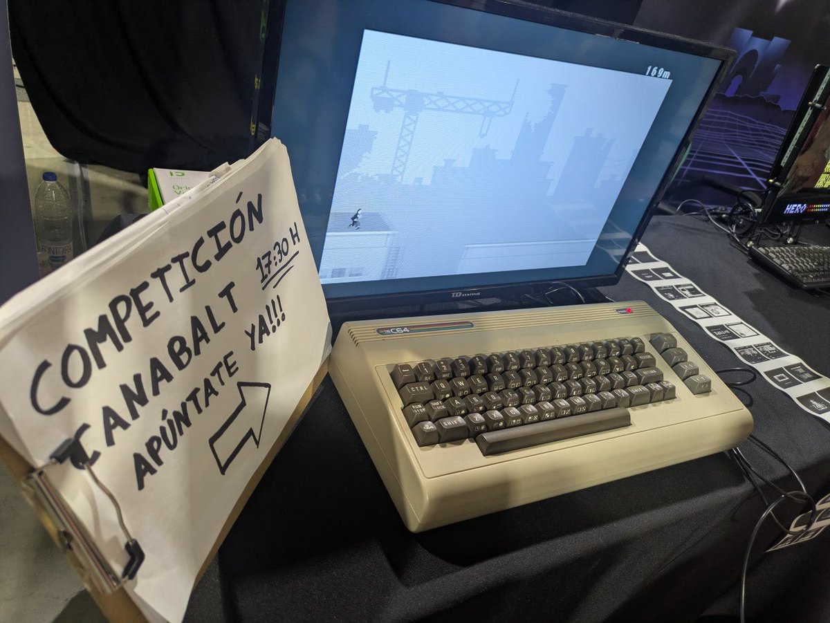 Retrocreal's tweet photo. A las 17,30 h competición a Canabalt, nuestro clásico. #retropixel https://t.co/bjxTijNxlv