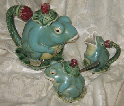 No Context Frogs tweet media