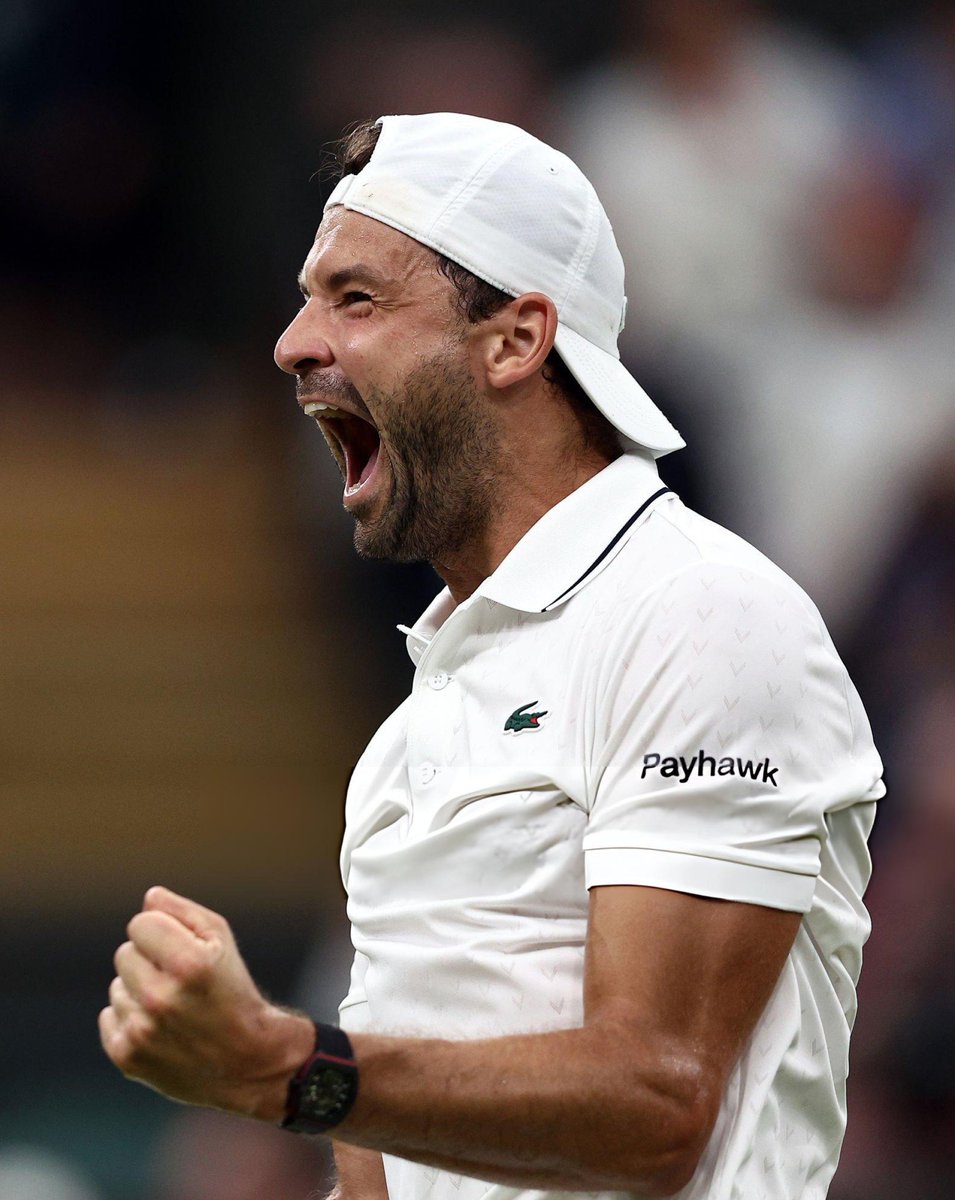 Tiempodetenis1's tweet photo. 🤯 GRIGOR DIMITROV.

El búlgaro derrotó a Matteo Berrettini por 6-3, 6-4, 3-6, 5-7 y 6-3 para avanzar a octavos de final en Wimbledon.

❤️ Qué alegría verlo sonreír nuevamente dentro de una cancha. https://t.co/eZYJohlqT8