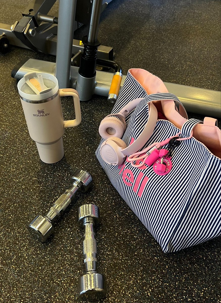 neverrminnd_'s tweet photo. الروتين المثالي ليوم السبت https://t.co/Zyja9Yrl8N