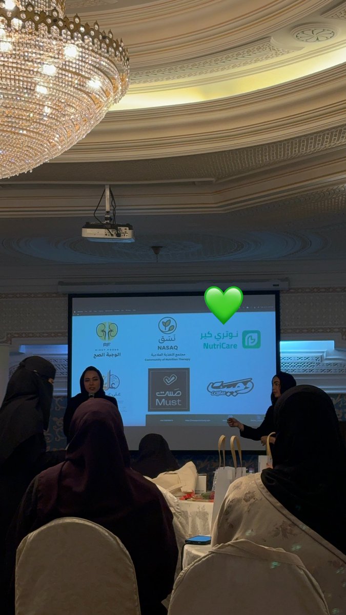 FrNf_2's tweet photo. التطور المهني ما يقتصر على بيئة العمل ..بل يمتد لكل فرصة نتعلم منها ونتبادل الخبرات فيها👏🏻 

سعيده بحضور لقاء نسق والالتقاء بمجتمع من أخصائيات التغذية والاستفادة من النقاشات الثرية وشكرًا ��كل من ساهم في تنظيم هذا اللقاء @NASAQ_Community @NutriCareKSA https://t.co/v1JPifudfw