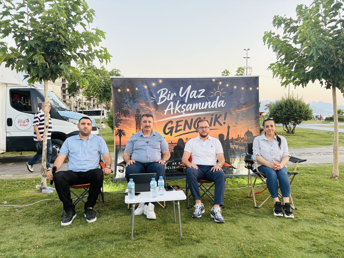 akgenclik_konak's tweet photo. 📍 Alsancak, Gündoğdu Meydanı

Konak İlçe Gençlik Kolları olarak düzenlediğimiz “Bir Yaz Akşamında Gençlik” programını, Gençlik Kolları Başkanımız Sayın Erhan Acar’ın ev sahipliğinde; İl Gençlik Kolları Başkanımız Sayın Mehmet Emin İçelli, Konak İlçe Başkanımız Sayın Mehmet Sait Başdaş ve Kadın Kolları Başkanımız Sayın Kader İlhan’ın katılımlarıyla büyük bir heyecan ve yoğun ilgi içerisinde gerçekleştirdik.

Gündoğdu Meydanı’nda gençliğin enerjisini, samimiyetini ve muhabbetini hep birlikte yaşadık. Çayımızı paylaştık, sohbet ettik, yeni dostluklar kurduk ve yaz akşamına çok güzel anılar bıraktık.

Bizleri yalnız bırakmayan tüm genç hemşehrilerimize ve programımıza katılım sağlayan kıymetli misafirlerimize teşekkür ediyor, nice güzel buluşmalarda yeniden bir araya gelmeyi diliyoruz.