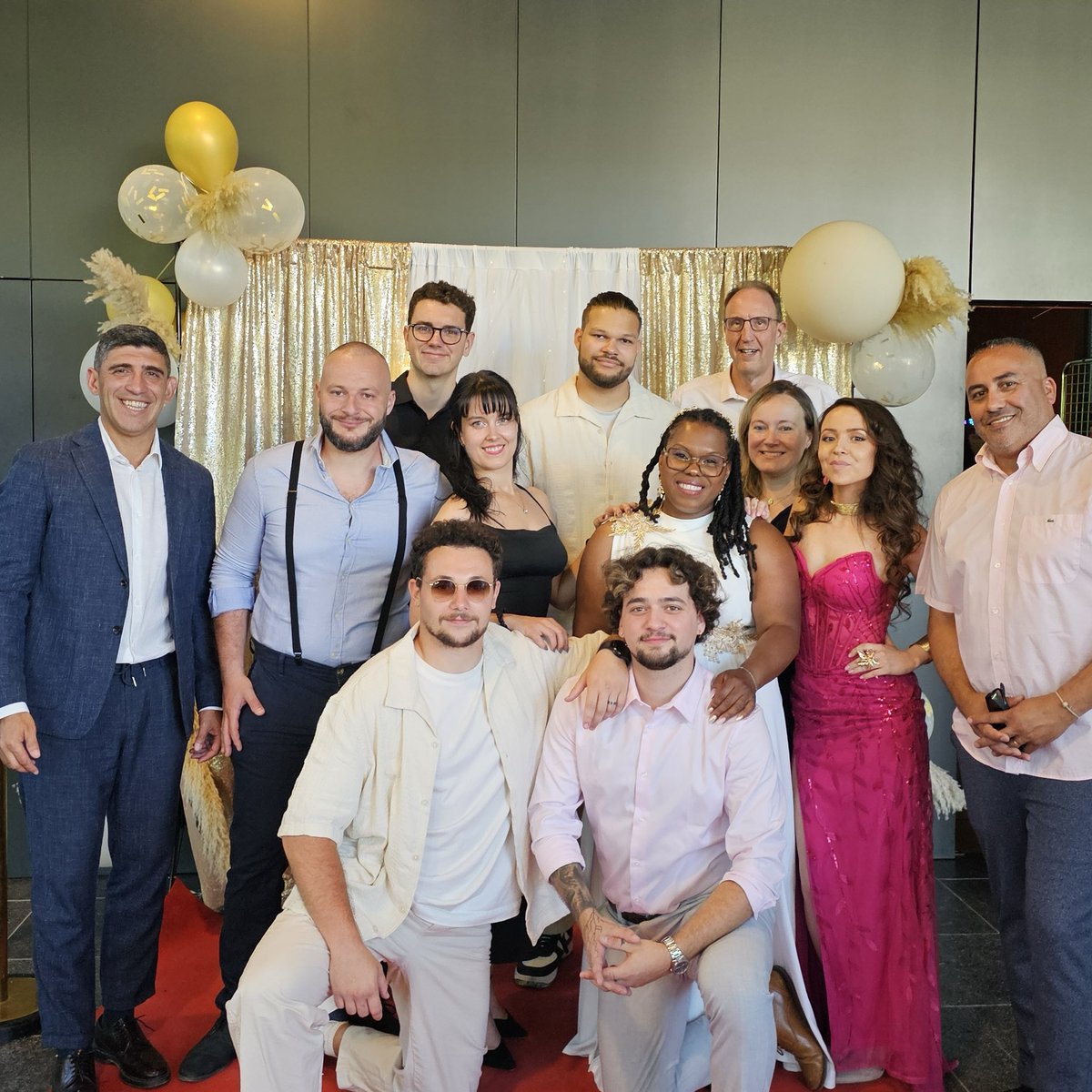 oclodong's tweet photo. Présent avec Anne-Sophie Rossignol ce soir au théâtre de Yerres, pour le bal de fin d’année de la Maison des Jeunes. Merci à nos jeunes Yerrois pour leur super accueil. Merci aux animateurs de la MJ pour la parfaite organisation. #Yerres #Essonne #Jeunesse #MJ https://t.co/nPOTIMRfsM