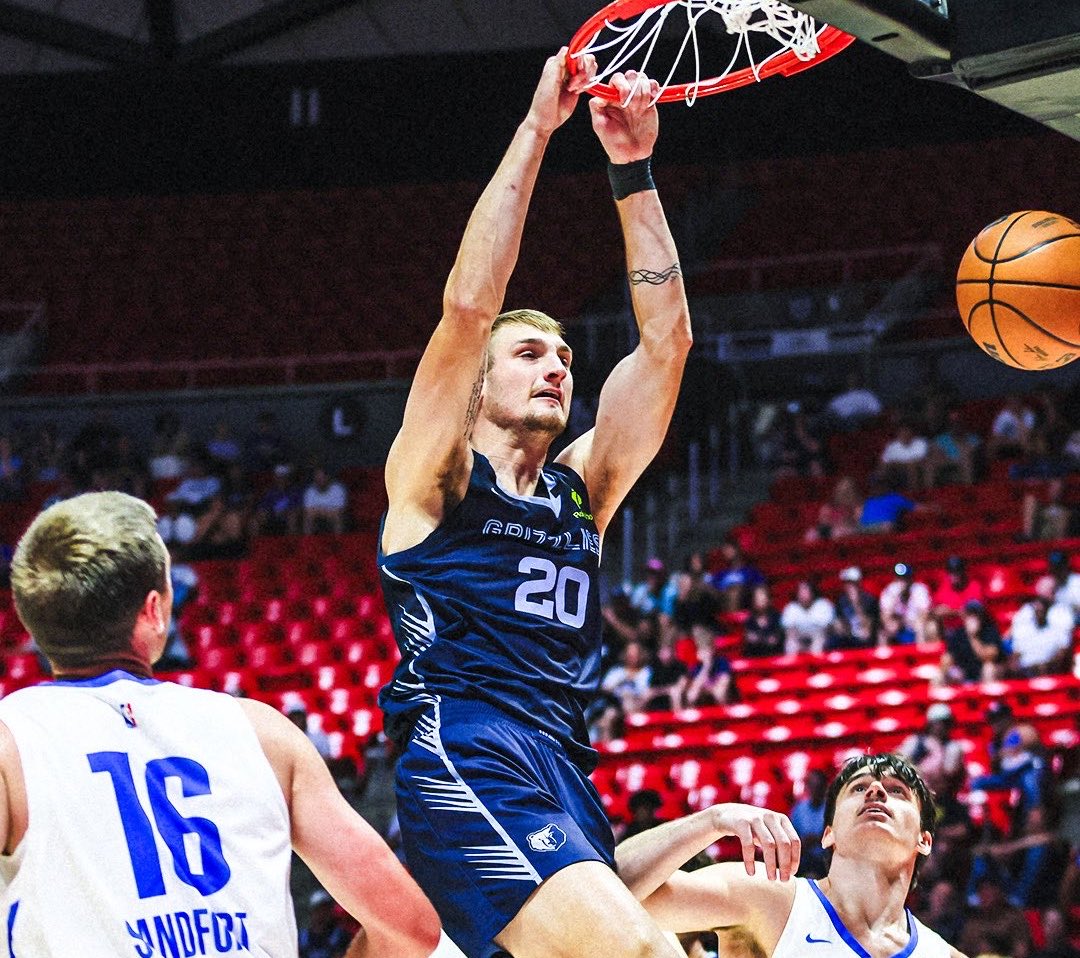 michsthoops's tweet photo. Carson Cooper today:

11 Points
5 Rebounds 
3 Assists 
5/6 FGM
1/1 3PT
19 Minutes 

Summer League debut. 🔥⭐️ https://t.co/PtylL67Cik