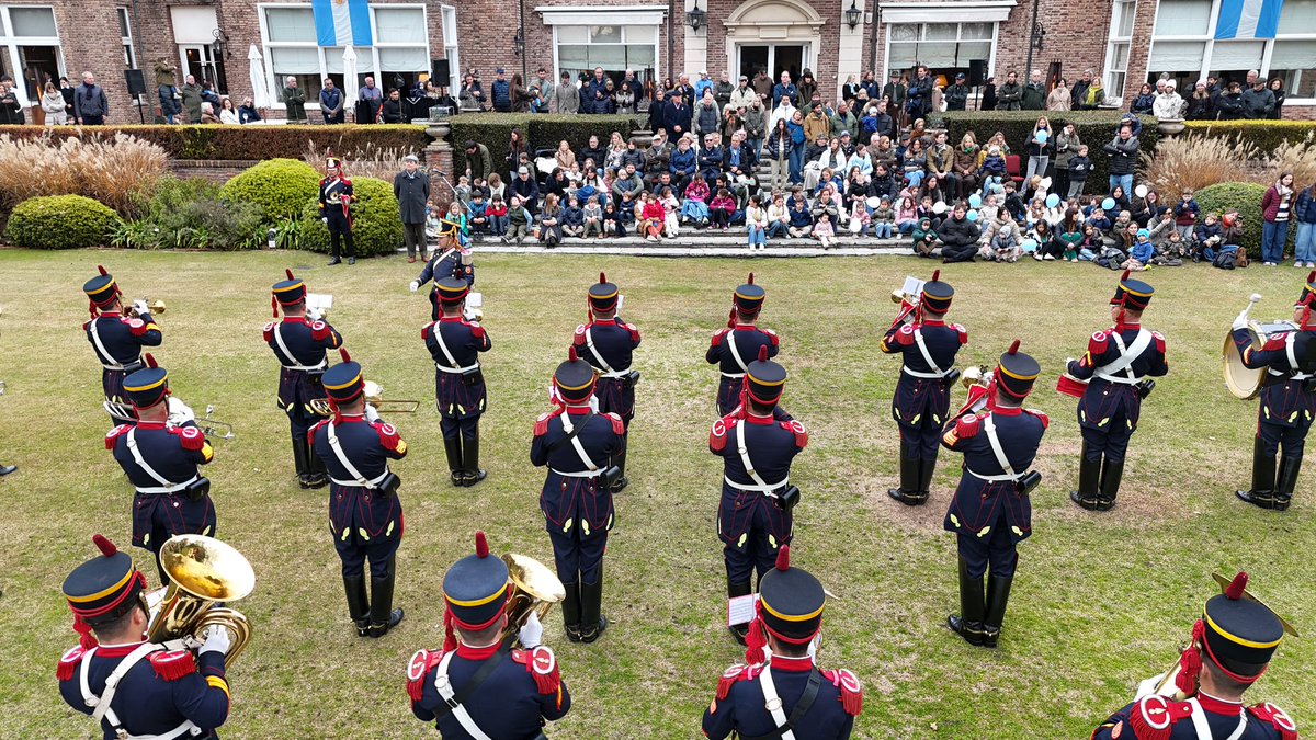 Granaderosarg's tweet photo. En el mes de la independencia nuestra querida Fanfarria se presentó en Martindale 🇦🇷

 #Granaderos  #SomosPatria #HerederosDelLibertador #UnRegimientoConHistoria #SomosHistoriaViva https://t.co/Uz5KKi5q13