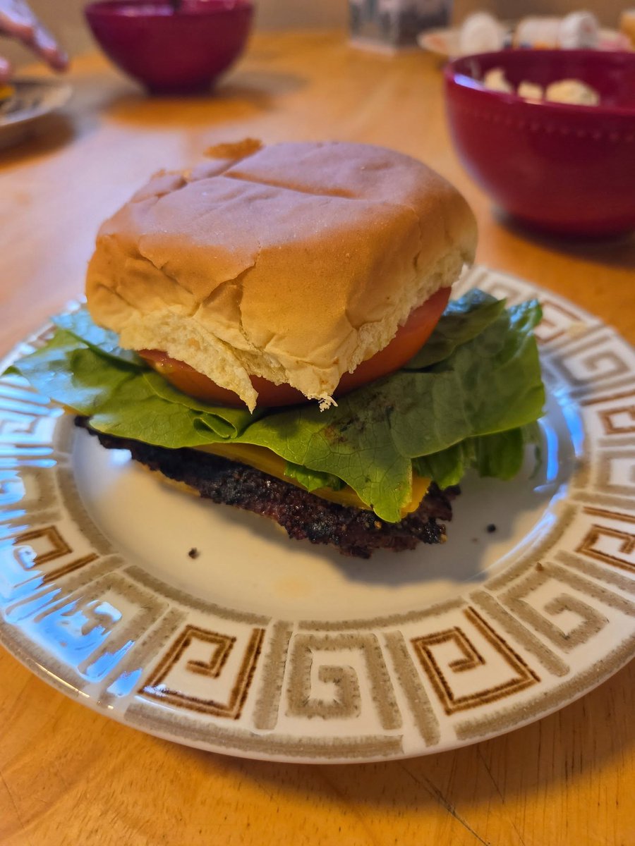 FromYuriWithLo1's tweet photo. It's not the 4th of July without a Burger. https://t.co/vzcOJVfRvs