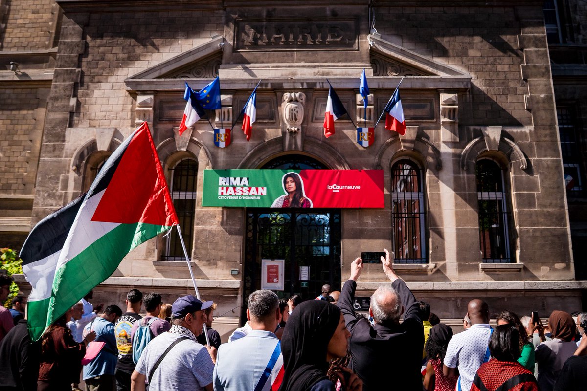 Awad_Mohamed_'s tweet photo. 🇵🇸🕊️ La Courneuve, fidèle à son histoire populaire, à sa tradition d’accueil des damnés de la terre, à son engagement internationaliste aux côtés des peuples qui luttent pour leur liberté, a fait aujourd’hui de @RimaHas une citoyenne d’honneur. https://t.co/lDBFVb9G2T