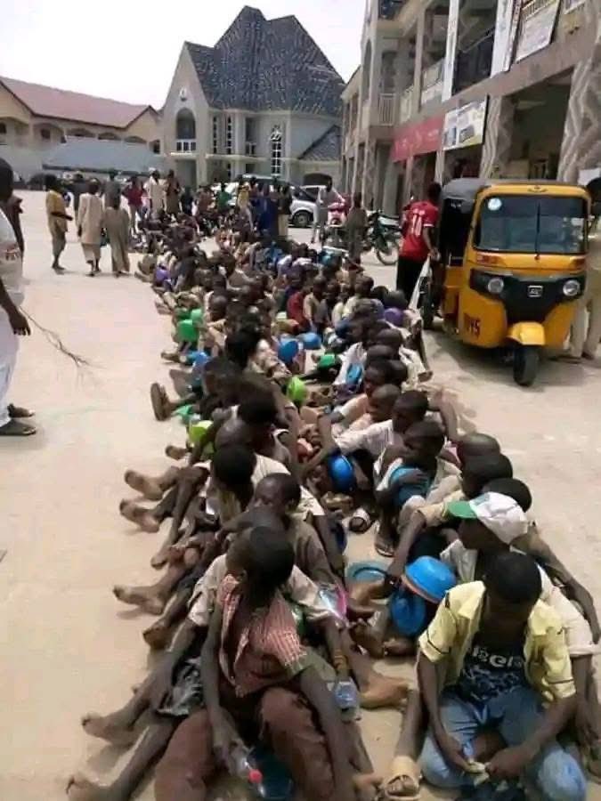 Italiankayus's tweet photo. @BashirAhmaad Hopefully these children also deserve a shelter https://t.co/N5pWU6oV2n