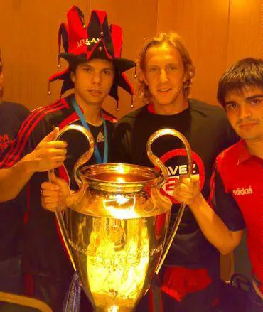 maatigt_'s tweet photo. 🚨 Leandro GRIMI 🇦🇷 ganó mas Champions Leagues (1) que Kylian Mbappe 🇫🇷 (0). https://t.co/iqtVfRK1LI