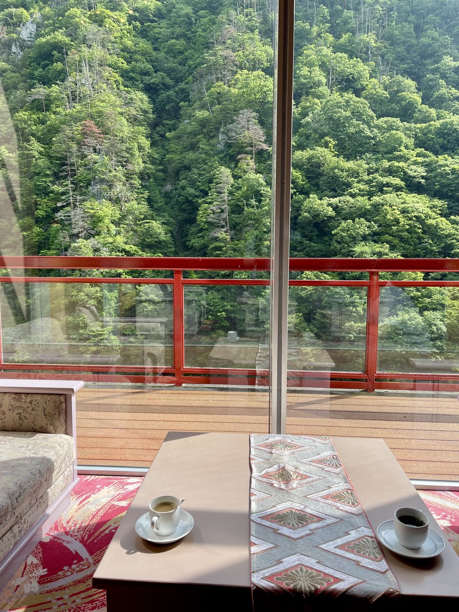 n___n0n's tweet photo. ﾝﾔｯってブラックコーヒー飲めるのかなぁ、砂糖とミルク4個ずつくらい入れてそう https://t.co/Sb5GfSWlnm