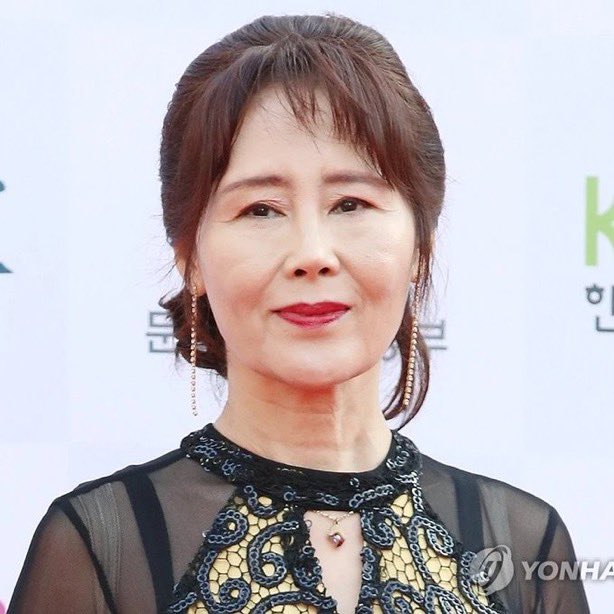 ToonHive's tweet photo. Kang Hee-seon has sadly passed away at the age of 65.

She was best known in Korea as the voice of Lady Eboshi, Misae Nohara, Sailor Venus, Yuuko Ogino, and many other beloved characters. https://t.co/4RQSd62A1Y
