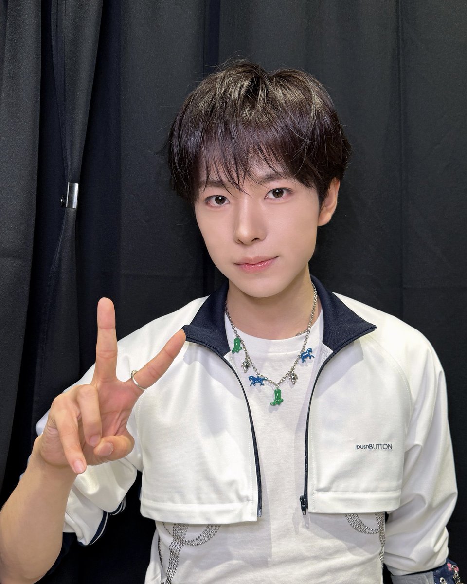 bb_6ka1N_'s tweet photo. ちっちゃいの着てるかわいいゆうち

#NCTwish https://t.co/jnBXwyvkum