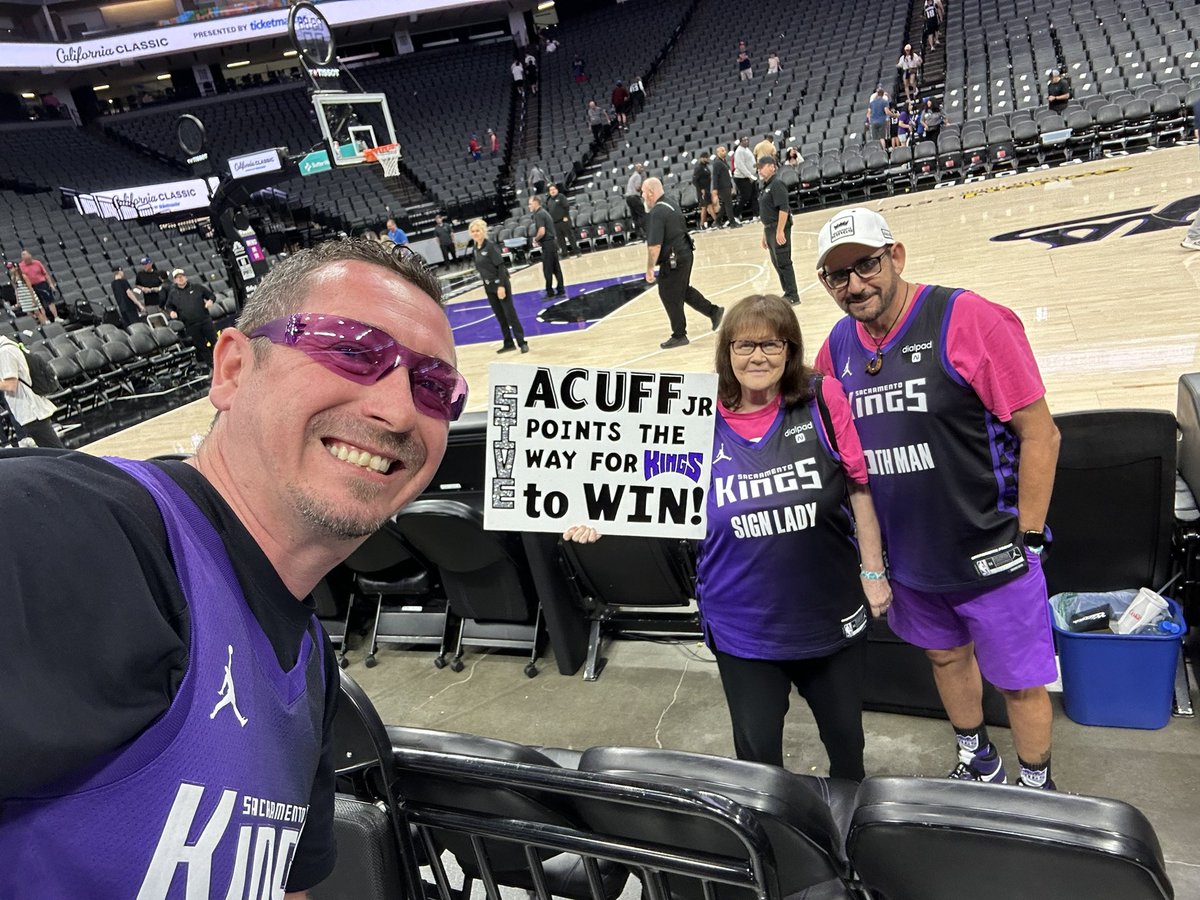 Robdarockstar's tweet photo. Great summer league debut for @Dariusacuff5 with the family ! #sacramentoproud @Kings_6thMan https://t.co/jz5pa1GQ9c