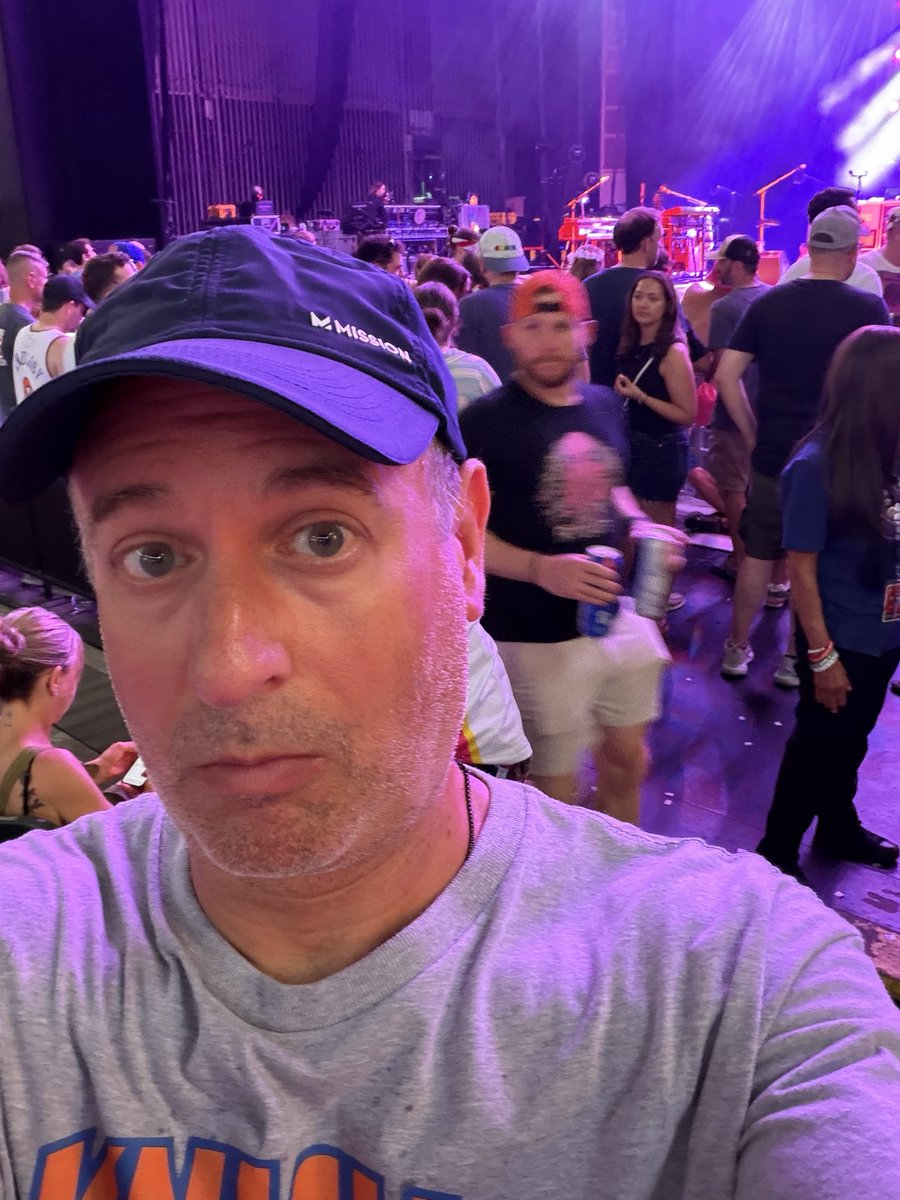 bsteinhause's tweet photo. Last night of tour.  Let’s F’n Goose.  

#goose. #knicks https://t.co/JSSoGjKzYJ